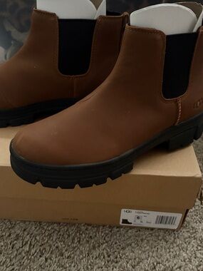 UGG Men’s Brown Chukka Boots with Black Elastic Panels